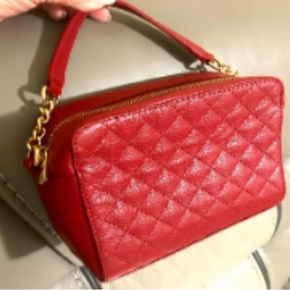 Barneys New York Sm Red Faux Leather Quilted Purse w/goldtone chain handle.